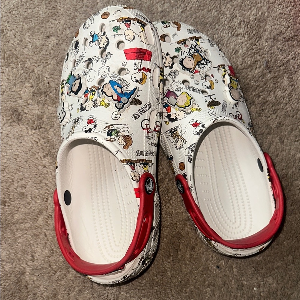 Peanut Print Clogs with Red Accents